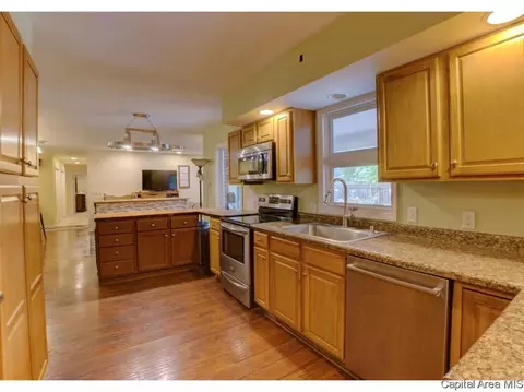 2501 Manchester Dr, Springfield, IL 62704 photo 12