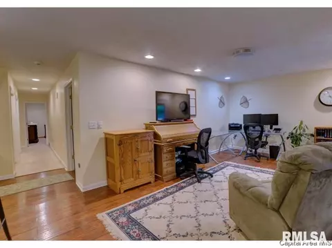 2501 Manchester Dr, Springfield, IL 62704 photo 13