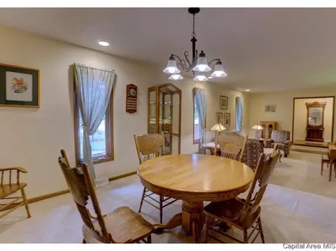 2501 Manchester Dr, Springfield, IL 62704 photo 5
