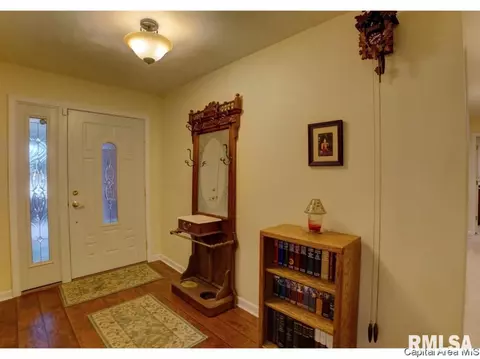 2501 Manchester Dr, Springfield, IL 62704 photo 9