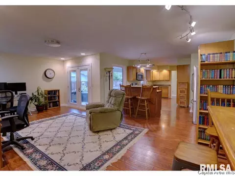 2501 Manchester Dr, Springfield, IL 62704 photo 4