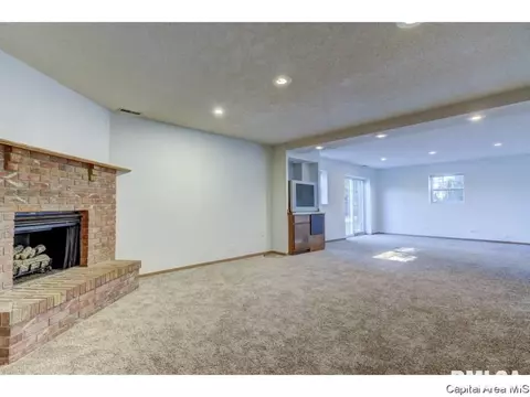 1844 Bruns Ln, Springfield, IL 62702 photo 25