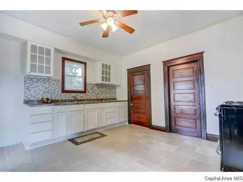 709 S 12th St, Springfield, IL 62703 photo 12