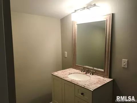 501 E Iles, Springfield, IL 62703 photo 17