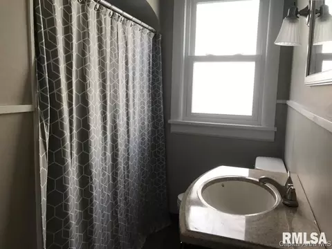 501 E Iles, Springfield, IL 62703 photo 22