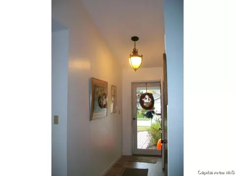 2940 Flowerbrook Ct, Springfield, IL 62702 photo 2