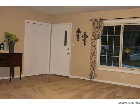 94 Windsor, Springfield, IL 62702 photo 3