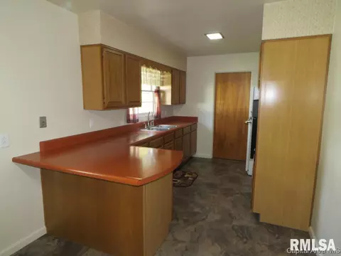 2705 Queensway Rd, Springfield, IL 62703 photo 2