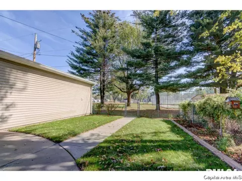1920 Fairmont Dr, Springfield, IL 62702 photo 9