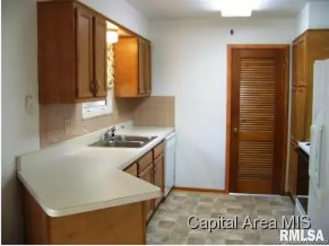 9 Oakwood Dr, Chatham, IL 62629 photo 1