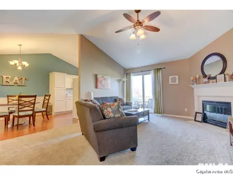 3825 Kerry Blvd, Springfield, IL 62712 photo 4