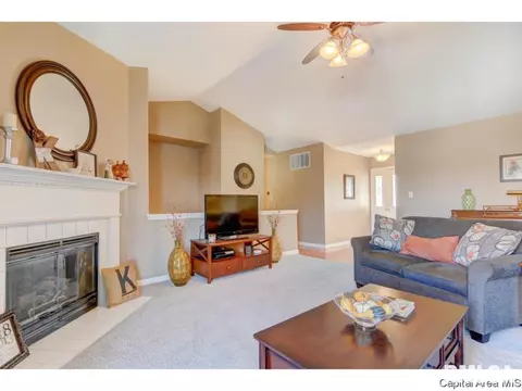 3825 Kerry Blvd, Springfield, IL 62712 photo 2