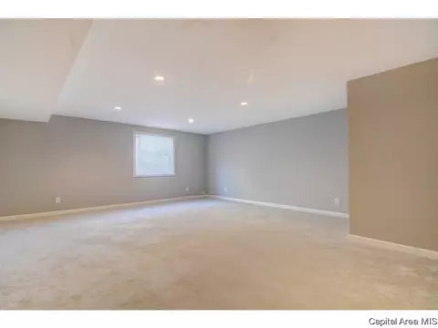 3825 Kerry Blvd, Springfield, IL 62712 photo 12