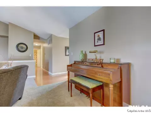3825 Kerry Blvd, Springfield, IL 62712 photo 5