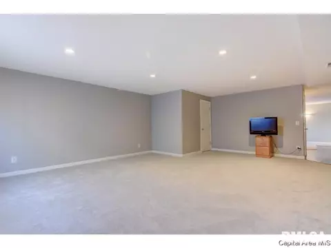 3825 Kerry Blvd, Springfield, IL 62712 photo 13