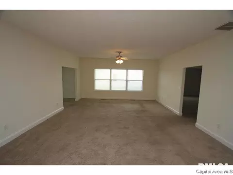 2601 Varsity Ct, Springfield, IL 62712 photo 9