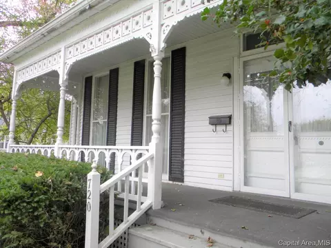 720 E State St, Jacksonville, IL 62650 photo 2