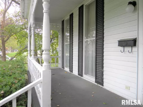 720 E State St, Jacksonville, IL 62650 photo 3