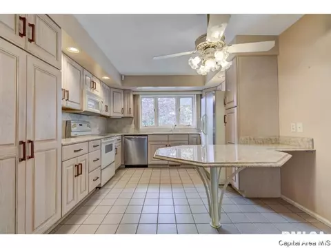 7 Pinehurst Dr, Springfield, IL 62704 photo 11