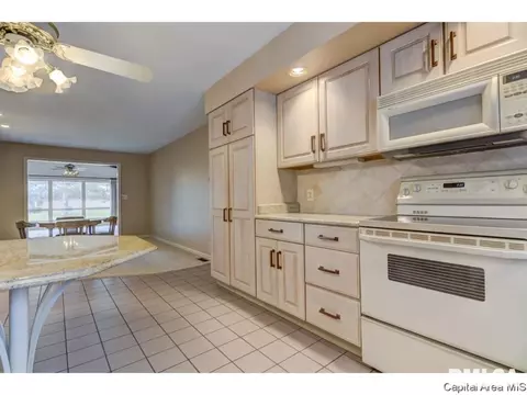 7 Pinehurst Dr, Springfield, IL 62704 photo 13