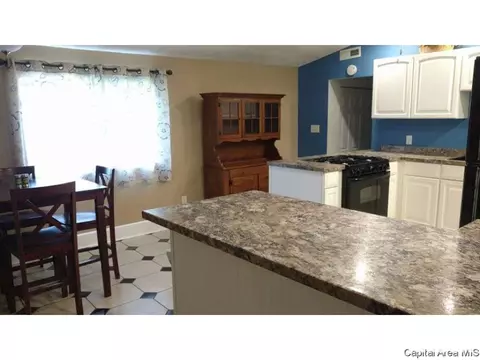 1024 N 3rd Street St, Riverton, IL 62561 photo 4