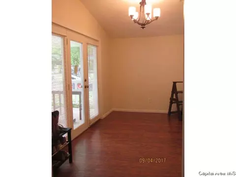 1024 N 3rd Street St, Riverton, IL 62561 photo 2