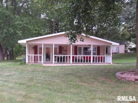 1024 N 3rd Street St, Riverton, IL 62561 photo 1