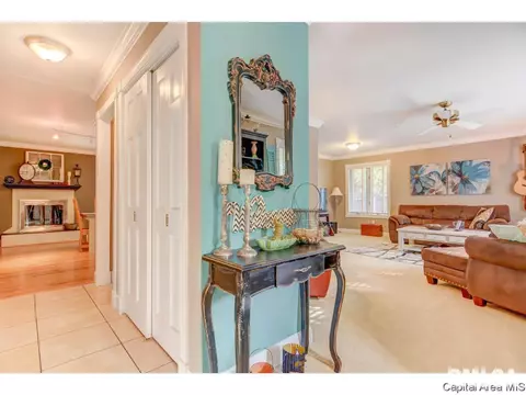 1109 Steeplechase Ln, Springfield, IL 62712 photo 2