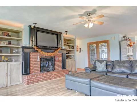 35369 E Frontage Rd, Virden, IL 62690 photo 7