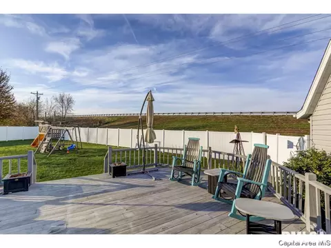 35369 E Frontage Rd, Virden, IL 62690 photo 2