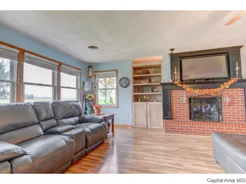 35369 E Frontage Rd, Virden, IL 62690 photo 4