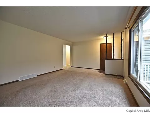 3308 Ivyton Dr, Springfield, IL 62704 photo 5