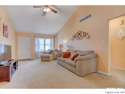 3331 Rawlings Dr, Springfield, IL 62704 photo 2