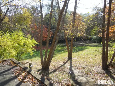 2216 Chatham Rd, Springfield, IL 62704 photo 2