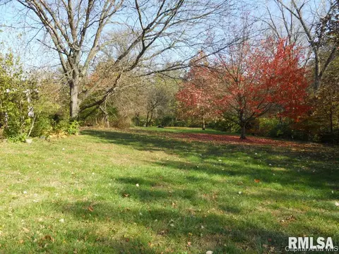 2216 Chatham Rd, Springfield, IL 62704 photo 3
