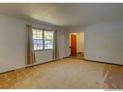 36 Round Table, Springfield, IL 62704 photo 9