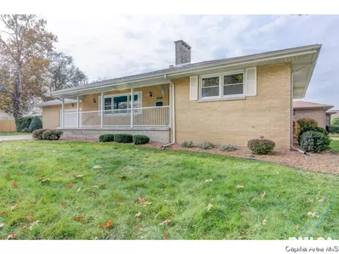 2205 Arrowhead Dr, Springfield, IL 62702 photo 2