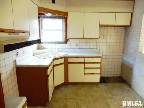 1816 E Black Ave, Springfield, IL 62702 photo 5