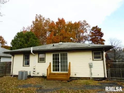 1816 E Black Ave, Springfield, IL 62702 photo 2