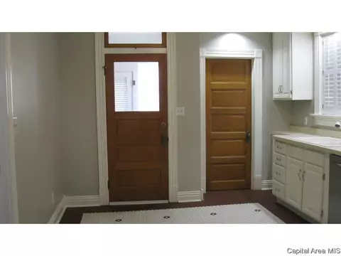 855 S Park Ave, Springfield, IL 62704 photo 8