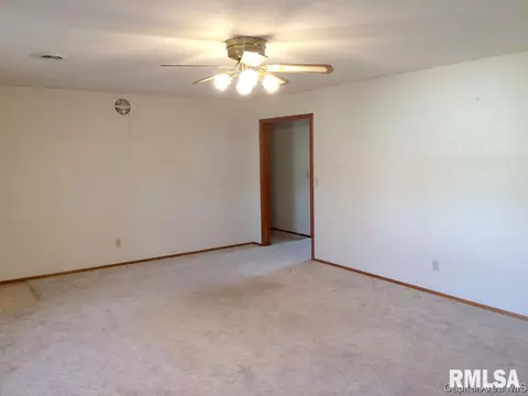 418 E Walnut St, Dawson, IL 62520 photo 9