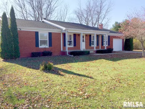 418 E Walnut St, Dawson, IL 62520 photo 1