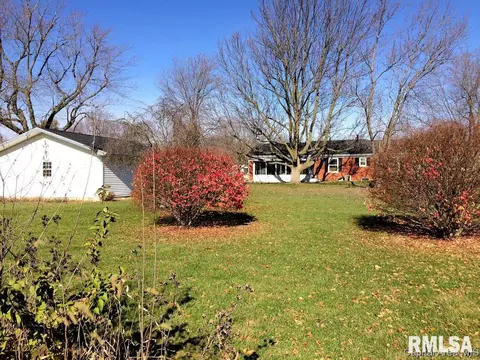 418 E Walnut St, Dawson, IL 62520 photo 4