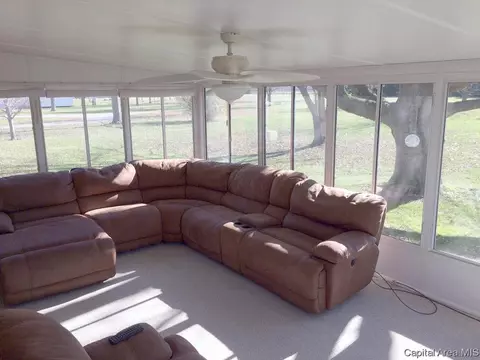 418 E Walnut St, Dawson, IL 62520 photo 17