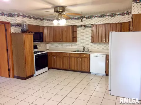 418 E Walnut St, Dawson, IL 62520 photo 12