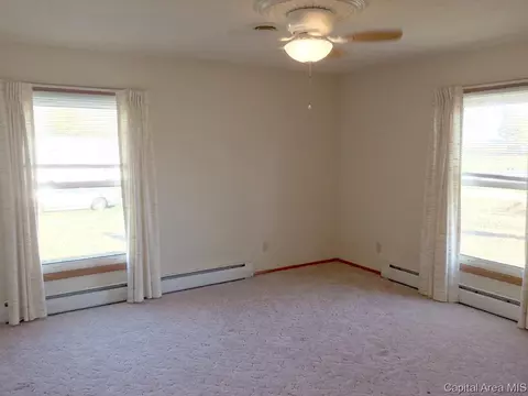 418 E Walnut St, Dawson, IL 62520 photo 25