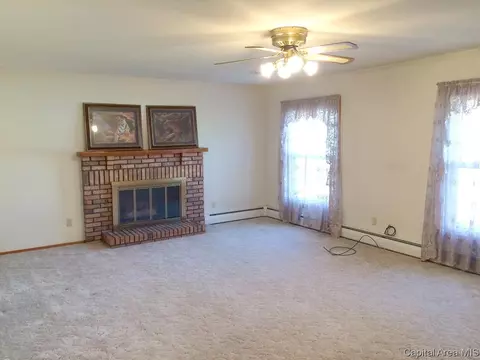 418 E Walnut St, Dawson, IL 62520 photo 7