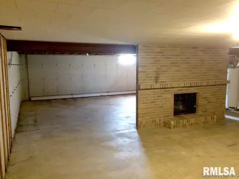418 E Walnut St, Dawson, IL 62520 photo 32