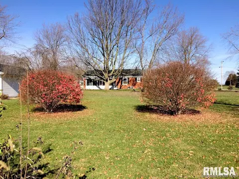 418 E Walnut St, Dawson, IL 62520 photo 5