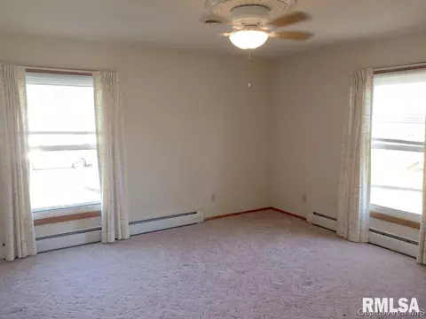 418 E Walnut St, Dawson, IL 62520 photo 24